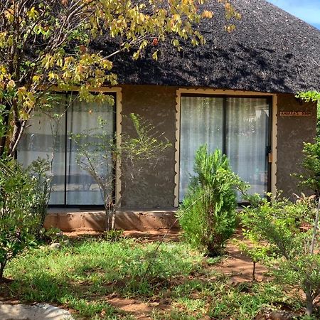 Jungle Breeze Home Stay Касане Екстер'єр фото