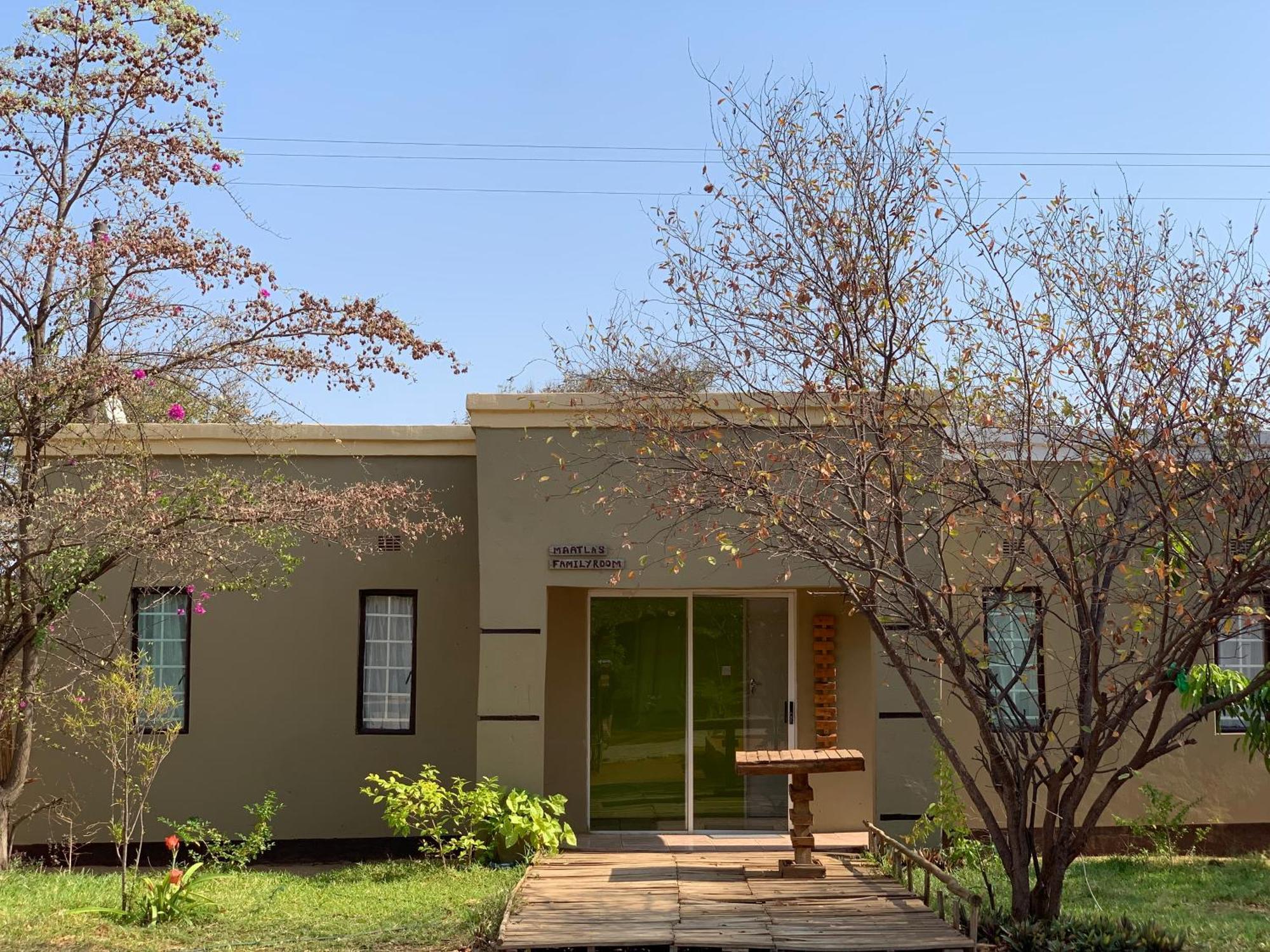 Jungle Breeze Home Stay Касане Екстер'єр фото