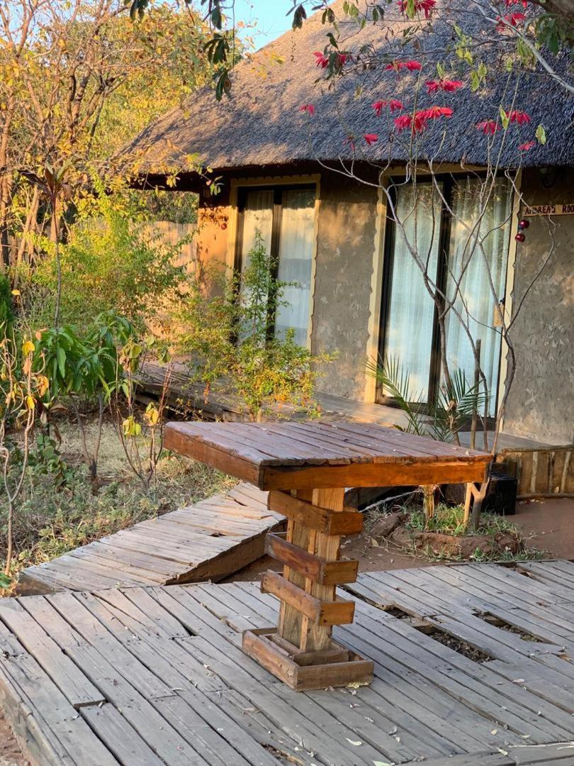 Jungle Breeze Home Stay Касане Екстер'єр фото