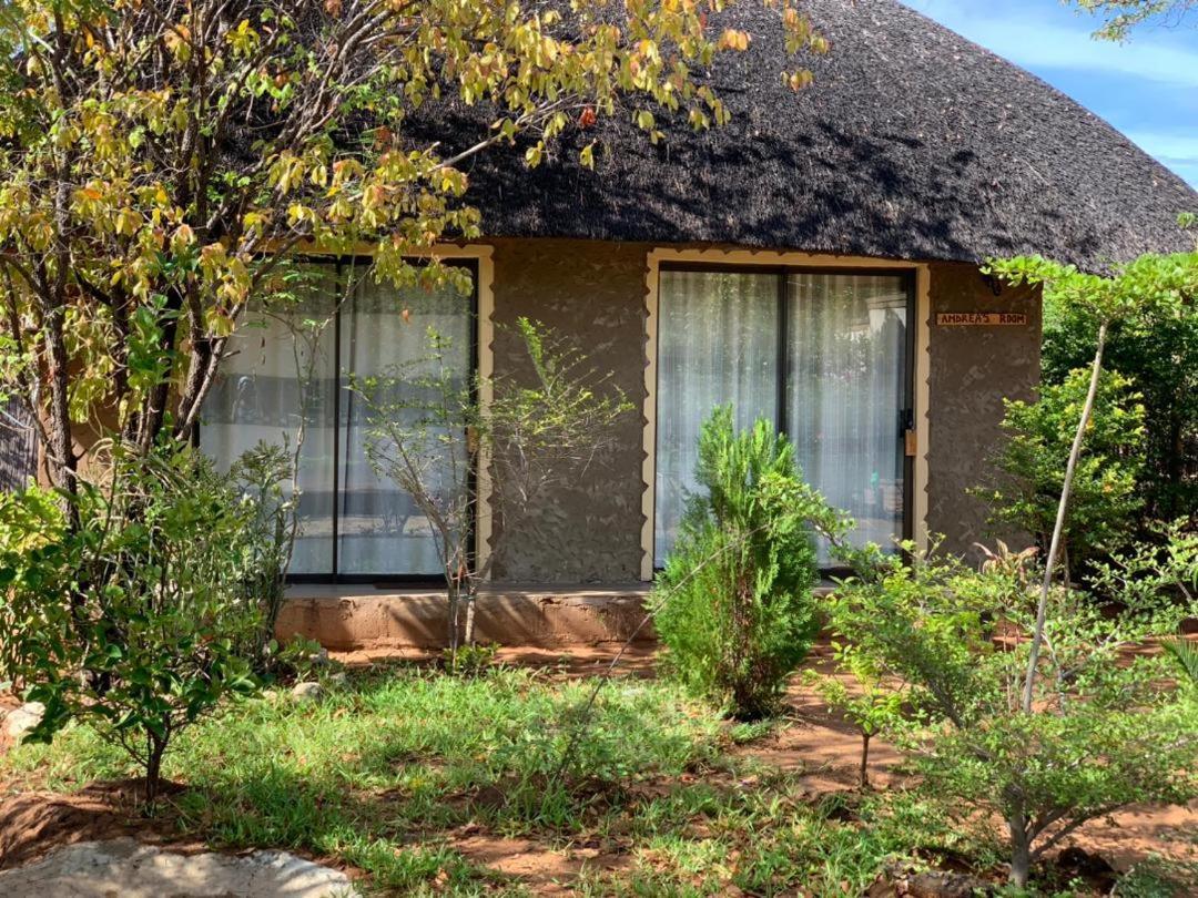Jungle Breeze Home Stay Касане Екстер'єр фото